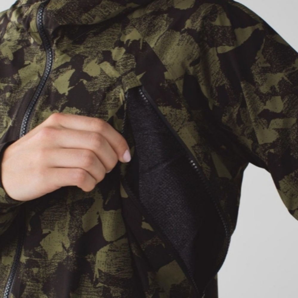 Lululemon Rise and Shine Fatigue Camo Rain Running Jacket Size 4 - Picture 9 of 10